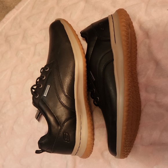 NWT Waterproof Skechers With Air Cooled Memory Foam US 12 - Picture 4 of 8